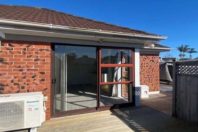 Photo of property in 2/2 Casuarina Road, Half Moon Bay, Auckland, 2012