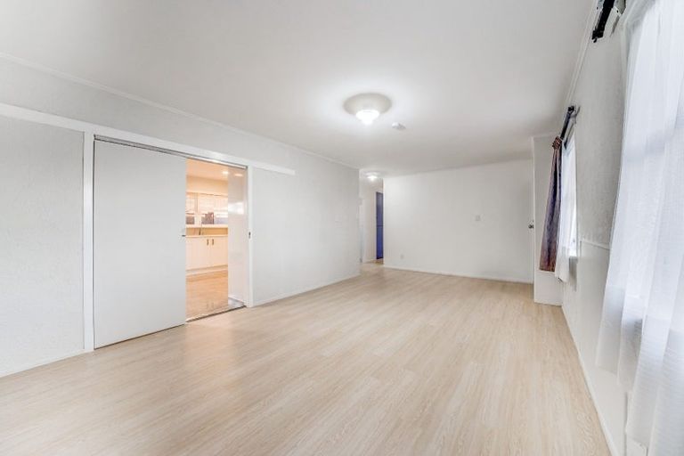 Photo of property in 38 Pinedale Place, Henderson, Auckland, 0610