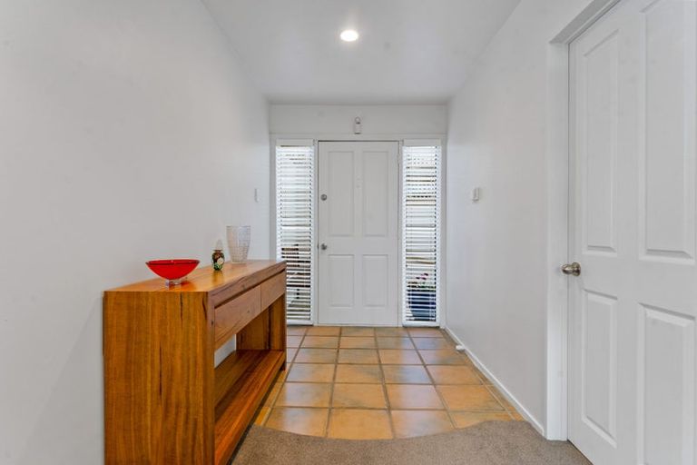 Photo of property in 1/104a Beach Road, Castor Bay, Auckland, 0620