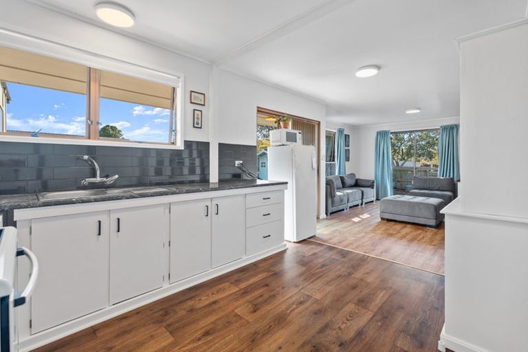 Photo of property in 1/3 Tyrian Close, Half Moon Bay, Auckland, 2012
