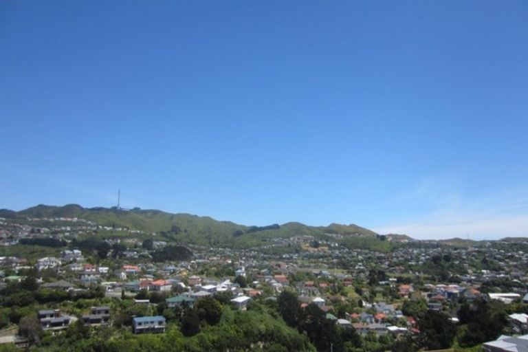 Photo of property in 8 Cresswell Place, Johnsonville, Wellington, 6037