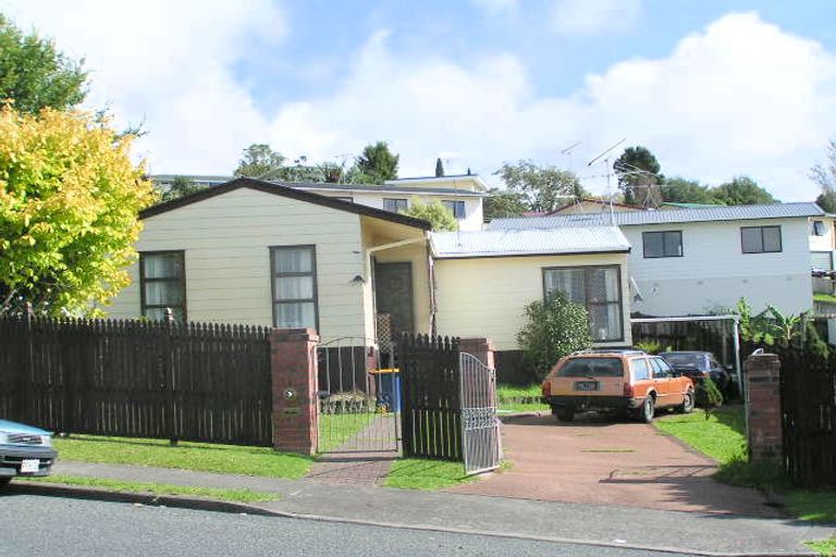 Photo of property in 12 Garton Drive, Massey, Auckland, 0614