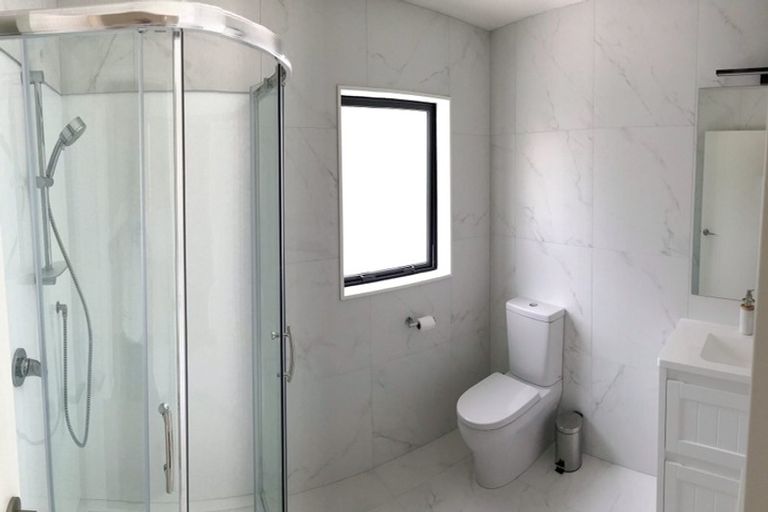 Photo of property in 68c Donovan Avenue, Massey, Auckland, 0614