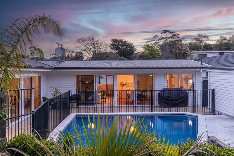 Photo of property in 56 Great North Road, Saint Johns Hill, Whanganui, 4500