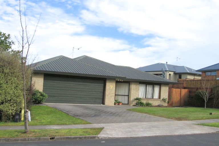 Photo of property in 7 Hollinger Place, Nawton, Hamilton, 3200