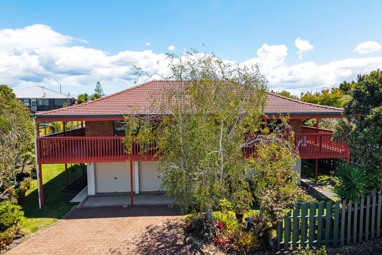 Photo of property in 1/45 Pakira Avenue, Glendene, Auckland, 0602