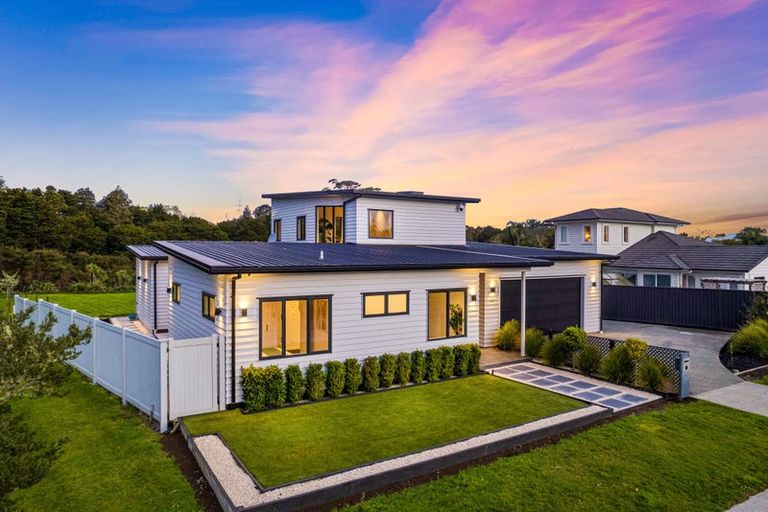 Photo of property in 22 Kahika Grove, Huapai, Kumeu, 0810