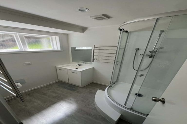 Photo of property in 68 Gladstone Road, Northcote, Auckland, 0627