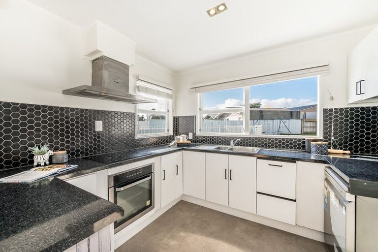 Photo of property in 3 Dennis Grove, Paraparaumu Beach, Paraparaumu, 5032
