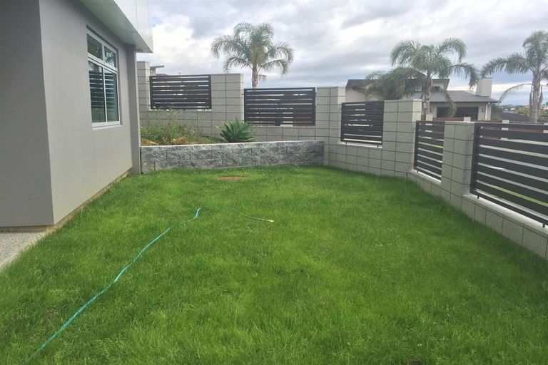 Photo of property in 1 Henriette Place, The Gardens, Auckland, 2105