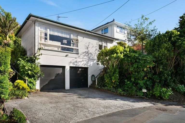 Photo of property in 105 Churchill Drive, Crofton Downs, Wellington, 6035