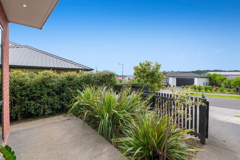 Photo of property in 54 Jane Maree Road, Kumeu, 0810