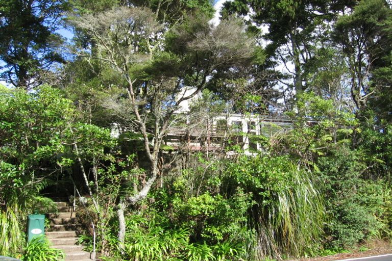 Photo of property in 98 Scenic Drive, Titirangi, Auckland, 0604