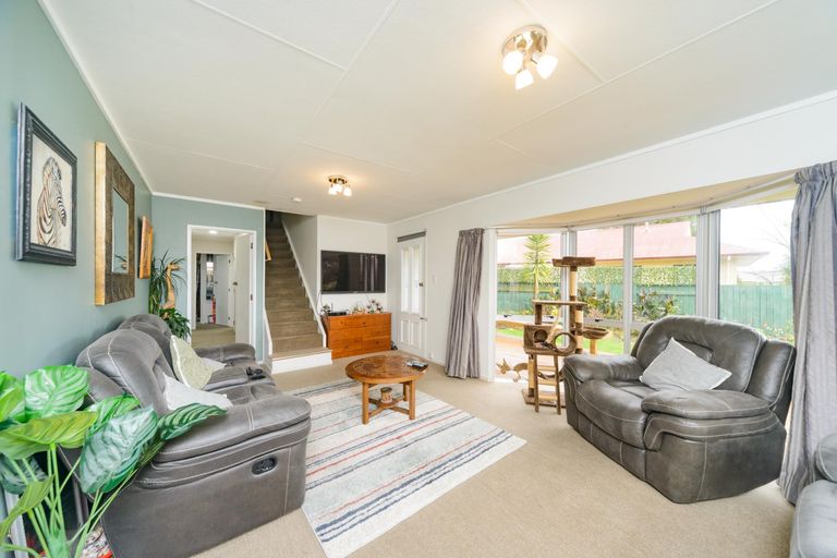 Photo of property in 17 Hilton Grove, Kelvin Grove, Palmerston North, 4414