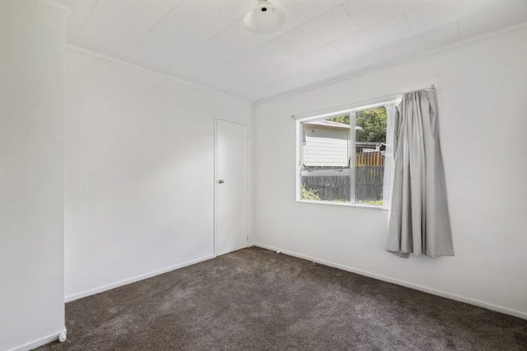 Photo of property in 2/8 Helena Street, Massey, Auckland, 0614