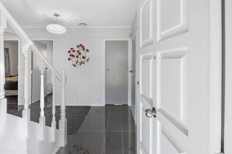 Photo of property in 6 Tree Top Lane, Paparangi, Wellington, 6037