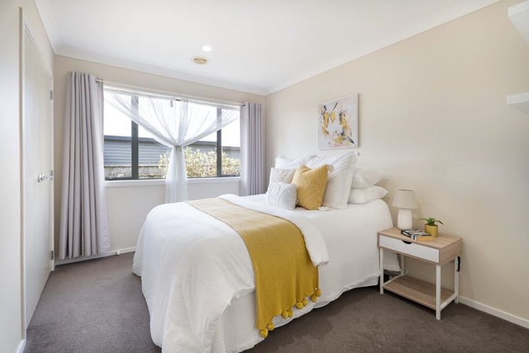 Photo of property in 42 Tongariro Drive, Aotea, Porirua, 5024