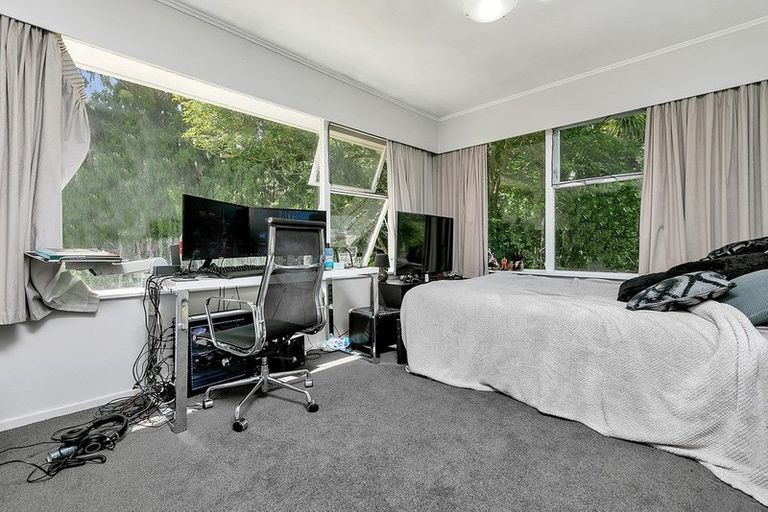 Photo of property in 146 Glenfield Road, Birkenhead, Auckland, 0626