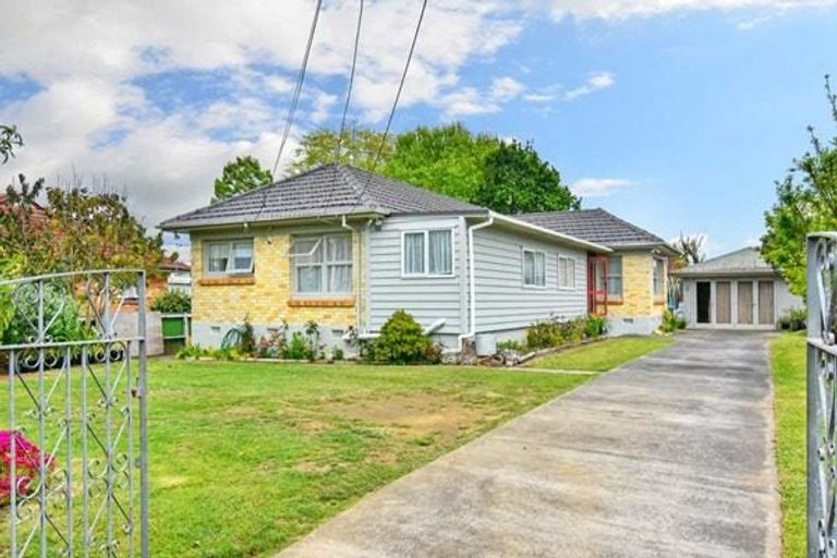 Photo of property in 15 Laurie Avenue, Papakura, 2110