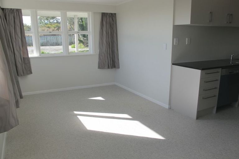 Photo of property in 15 Sheehan Road, Te Atatu South, Auckland, 0610