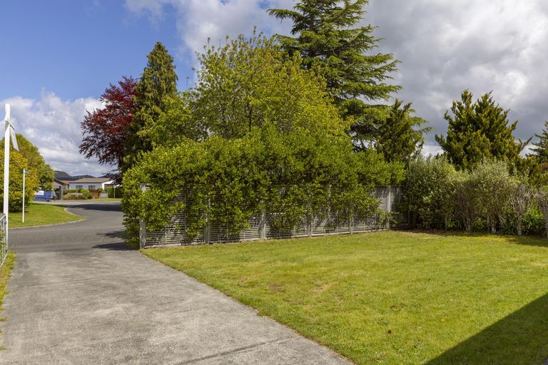 Photo of property in 19 Kinloch Road, Kinloch, Taupo, 3377