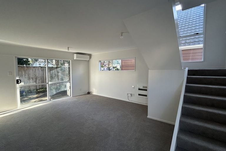Photo of property in 3/15 Apu Crescent, Lyall Bay, Wellington, 6022