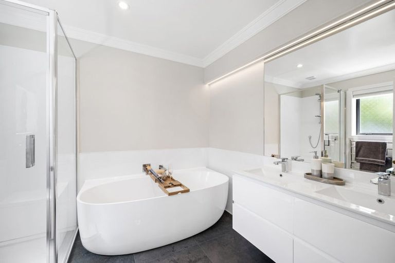 Photo of property in 25u7 Thane Road, Roseneath, Wellington, 6011