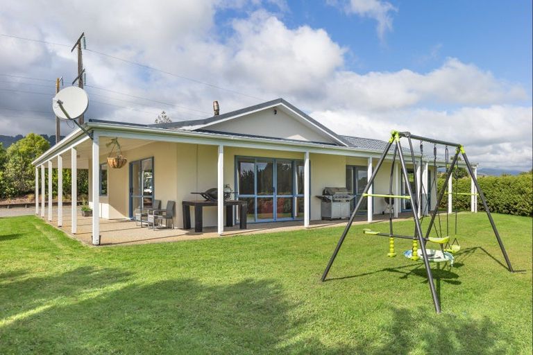 Photo of property in 2 Wallace Loop Road, Koputaroa, Levin, 5571