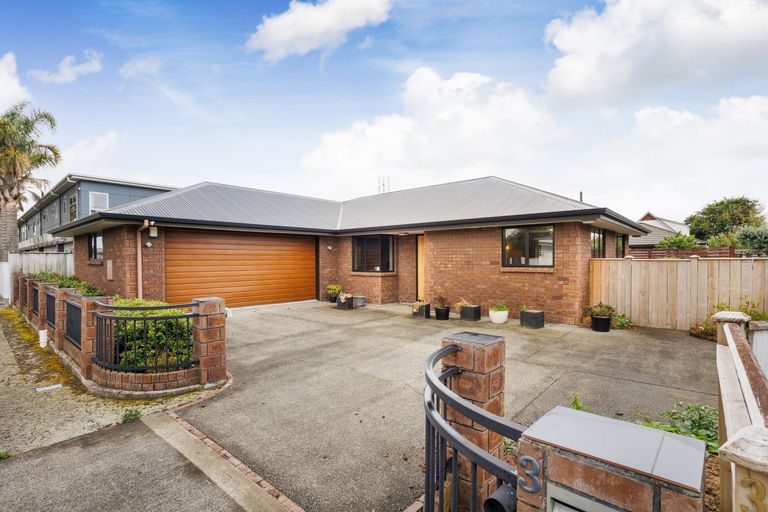 Photo of property in 3 Palm Avenue, Hokowhitu, Palmerston North, 4410