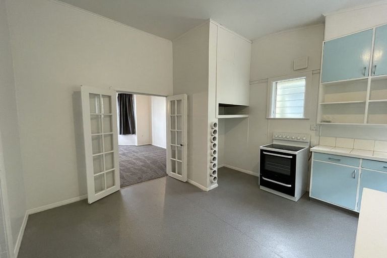 Photo of property in 98 Rolleston Street, Mount Cook, Wellington, 6021