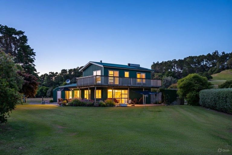 Photo of property in 33 Orua Lane, Hot Water Beach, Whitianga, 3591
