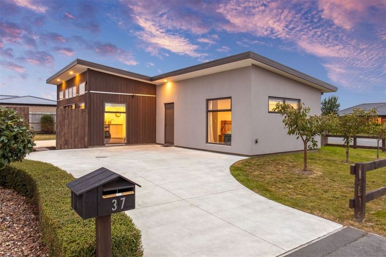 Photo of property in 37 Flint Road, Rolleston, 7614