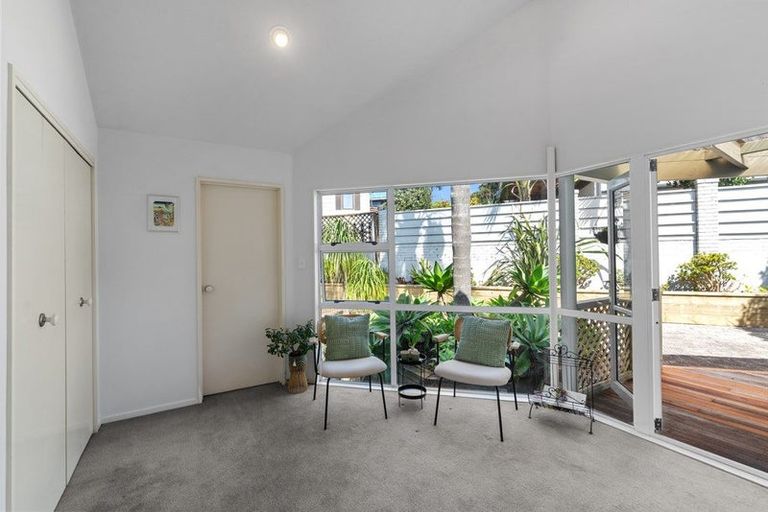 Photo of property in 1/16 Sailfish Drive, West Harbour, Auckland, 0618