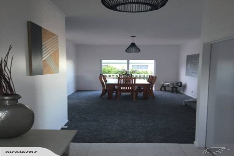 Photo of property in 9 Montcalm Close, Orewa, 0931