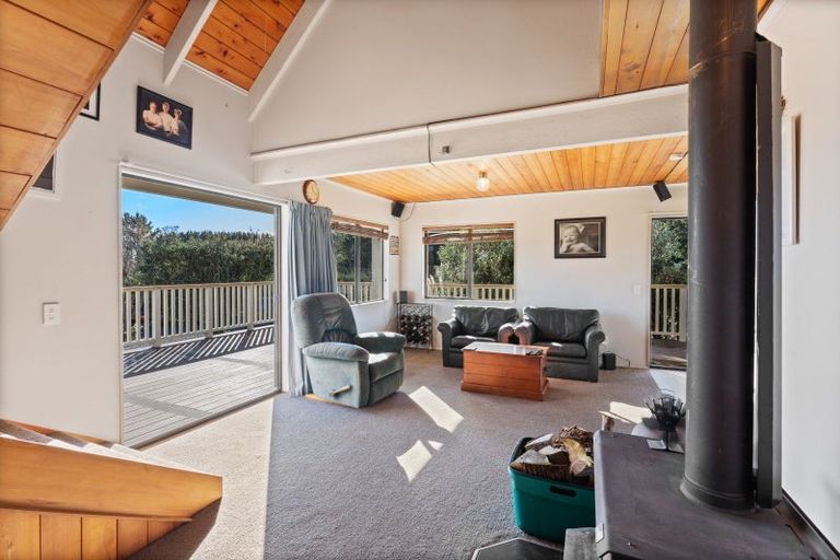 Photo of property in 593 Waikawa Beach Road, Waikawa Beach, Levin, 5573