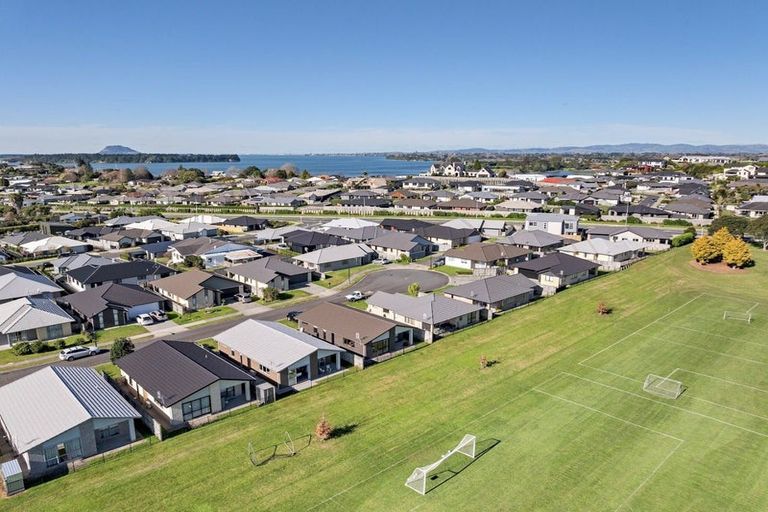 Photo of property in 22 Richardson Road, Omokoroa, 3114