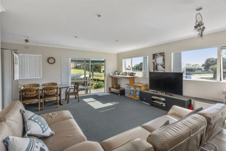 Photo of property in 11 Munroe Road, Ranui, Auckland, 0612