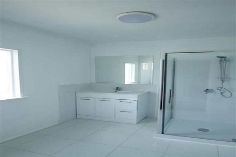 Photo of property in 678 East Coast Road, Pinehill, Auckland, 0630