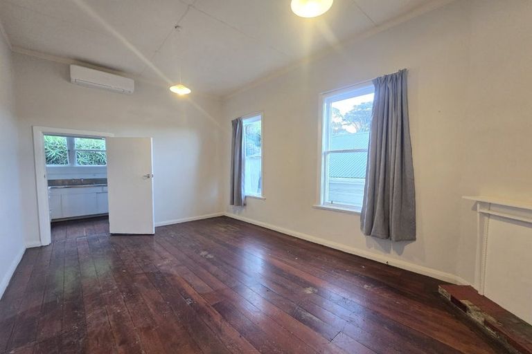 Photo of property in 92 Rolleston Street, Mount Cook, Wellington, 6021