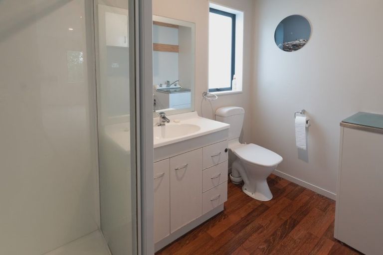 Photo of property in 86b Royal View Road, Te Atatu South, Auckland, 0610