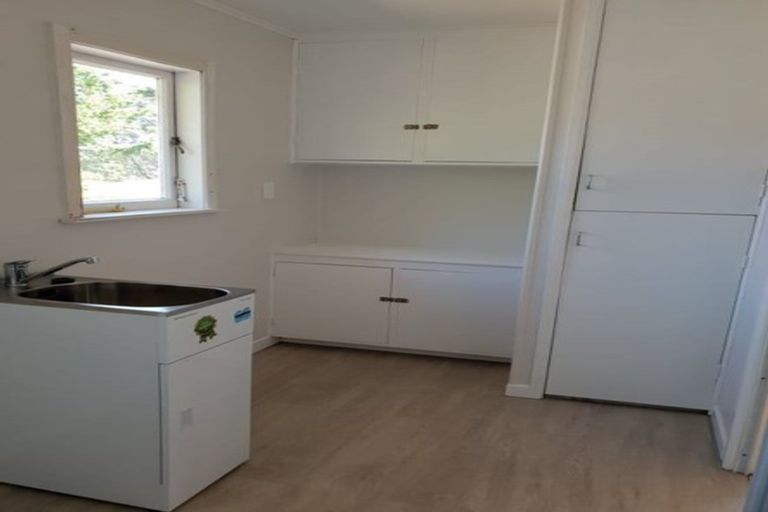 Photo of property in 9 Lex Avenue, Green Bay, Auckland, 0604