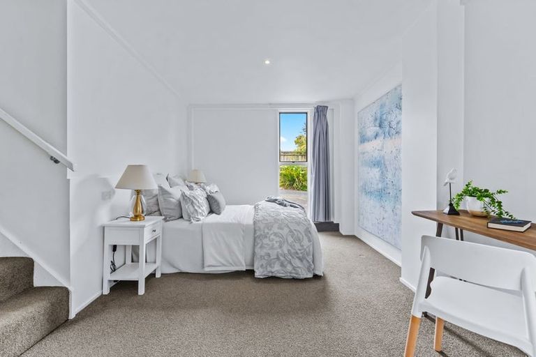 Photo of property in 1/307a Wairau Road, Totara Vale, Auckland, 0627