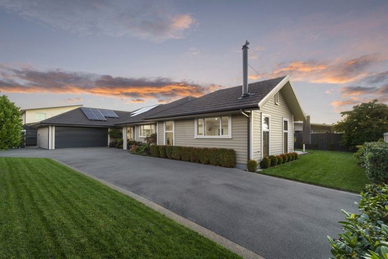 Photo of property in 42 Westpark Drive, Burnside, Christchurch, 8053