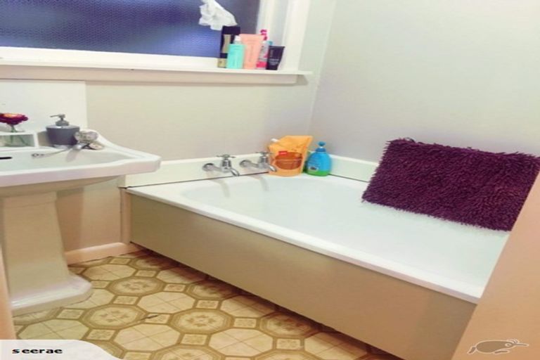 Photo of property in 2/12 Roslyn Avenue, Mairehau, Christchurch, 8052