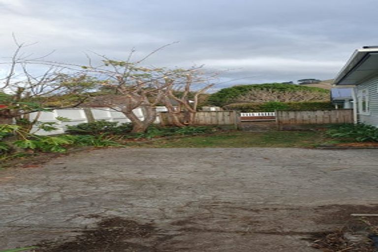 Photo of property in 2 Karu Crescent, Waikanae, 5036