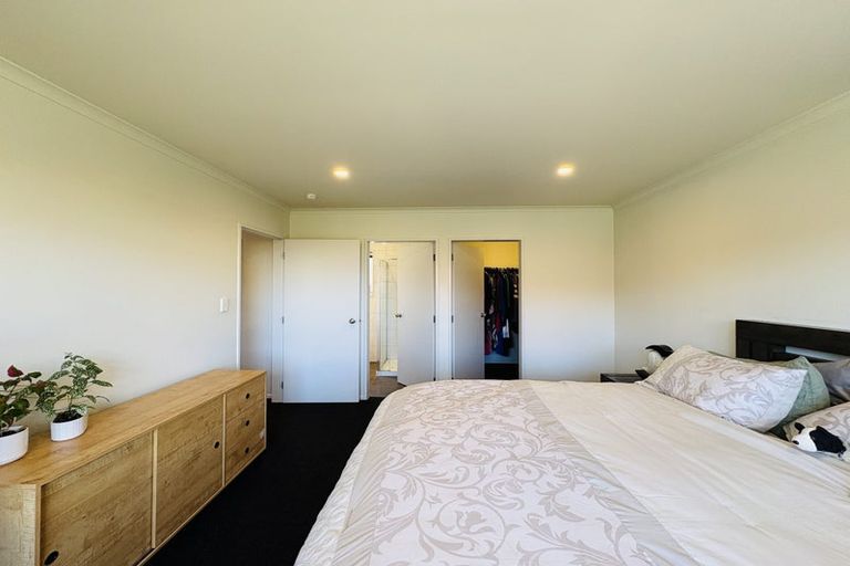 Photo of property in 68 Branigan Parade, Kelvin Grove, Palmerston North, 4414