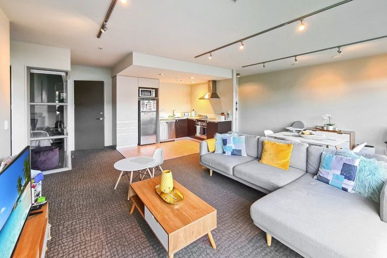 Photo of property in Revolucion Apartments, 206e/28 Torrens Terrace, Mount Cook, Wellington, 6011