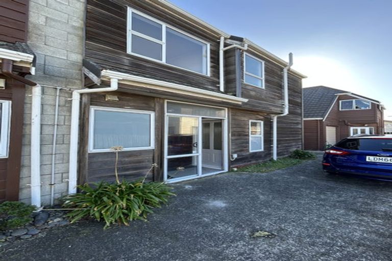 Photo of property in 3/15 Apu Crescent, Lyall Bay, Wellington, 6022