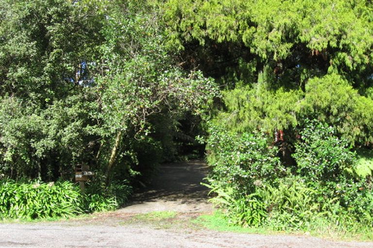 Photo of property in 96 Scenic Drive, Titirangi, Auckland, 0604