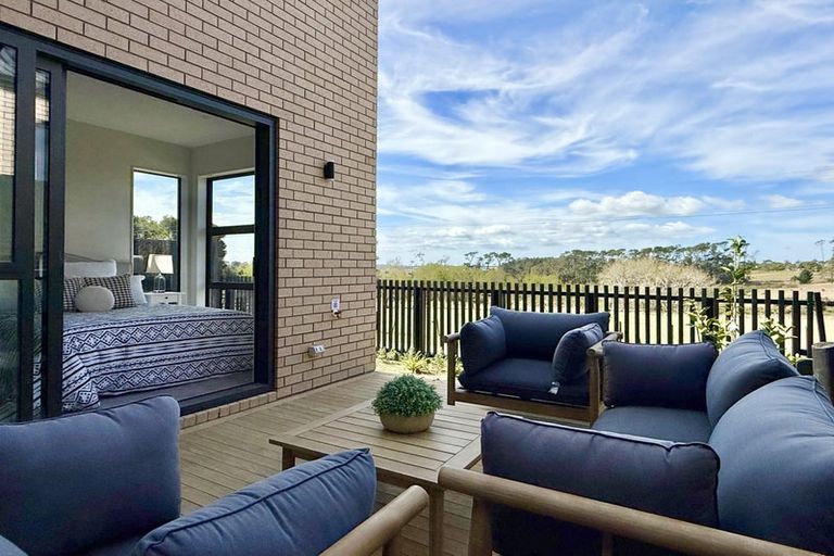 Photo of property in 32 Paretao Street, Massey, 0614